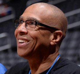 海斯：我感觉这支球队有很多的兄弟情谊，所有人都想保护彼此（海斯：球队充满兄弟情，人人都想互相守护）