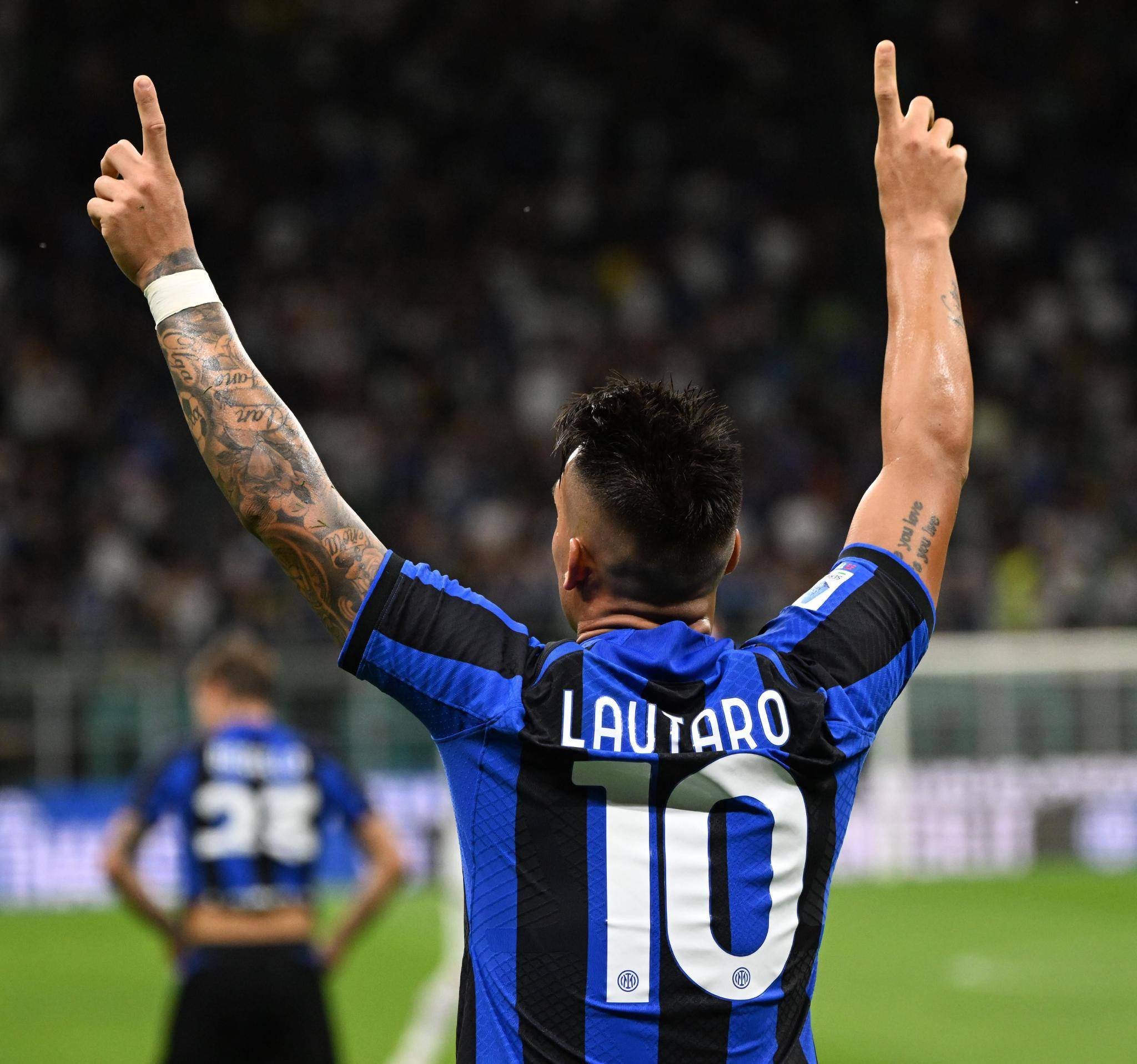 弗兰-加西亚连吃2黄被罚下，阿隆索怒吼：别XXX开玩笑了（弗兰-加西亚两黄变一红遭逐，阿隆索怒吼：别再XXX开玩笑！）