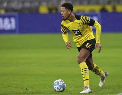 马卡：小西蒙尼如今表现出色，离不开梅西对他的明智建议（马卡：小西蒙尼状态火热，梅西的点拨功不可没）