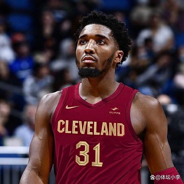 西甲16轮比赛精彩纷呈，多队争夺保级名额，各队表现起伏，悬念迭起。（西甲第16轮群雄逐鹿：保级混战白热化，球队状态起伏不定，悬念丛生）