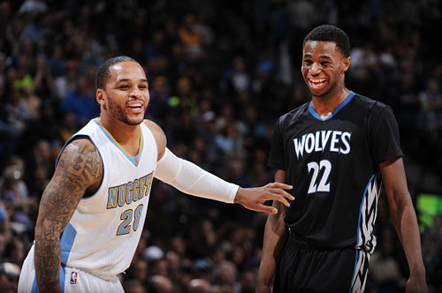 阿夫迪亚空砍37分，马刺115-102击败开拓者，福克斯37分率队稳居西部第五（阿夫迪亚37分难救主，马刺115-102擒开拓者，福克斯轰37分助队稳固西部第五）