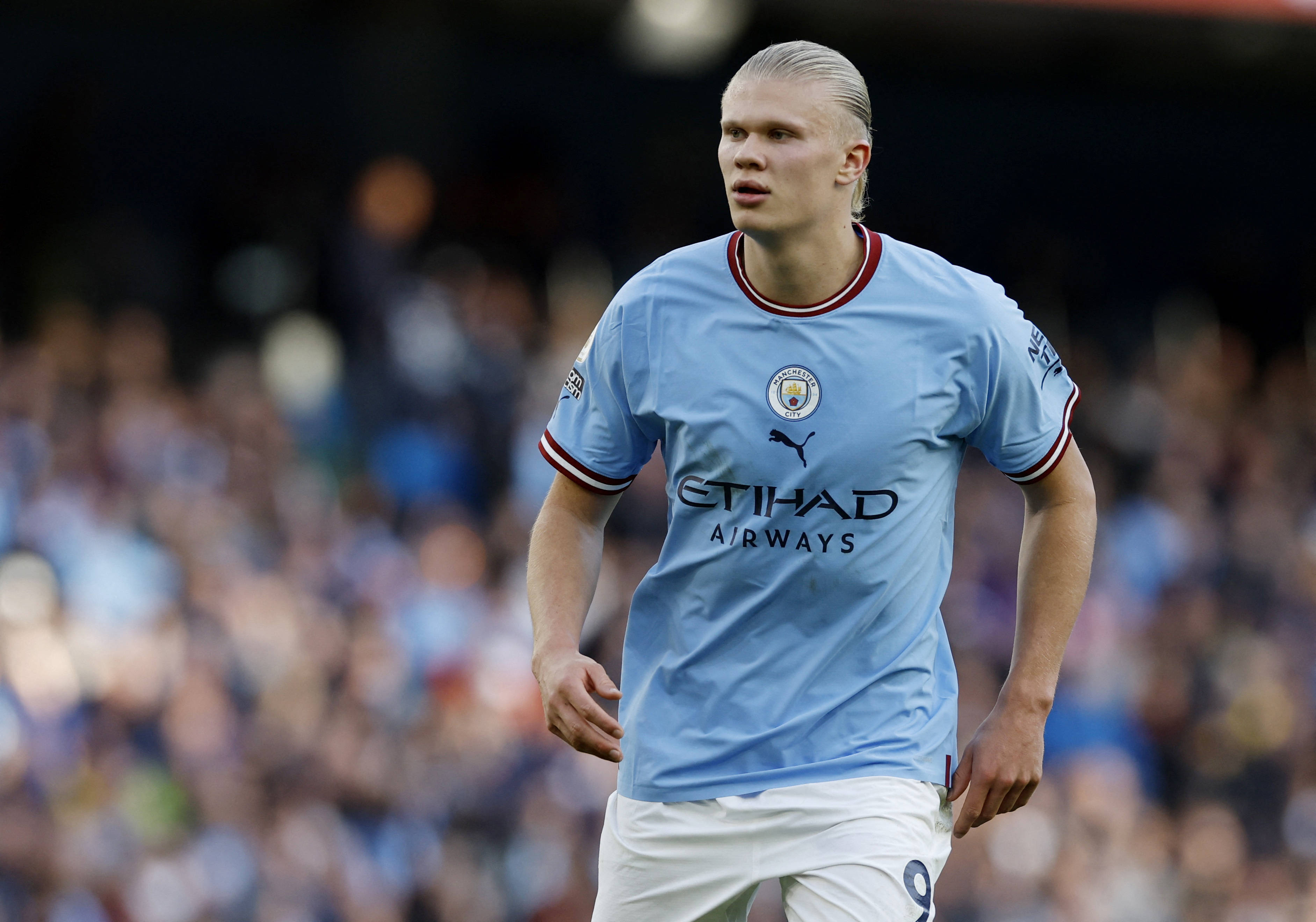 亚冠赛后国安球迷对老将王刚高喊：电梯战神，王刚牛X（亚冠赛后，国安球迷齐声为老将王刚呐喊：电梯战神，太强了）