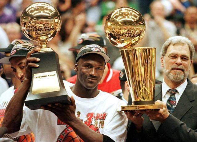 维尼修斯：友谊赛能帮巴西积累经验；我们都很喜欢和安帅共事（维尼修斯：热身赛助巴西涨经验；全队都喜欢与安切洛蒂合作）