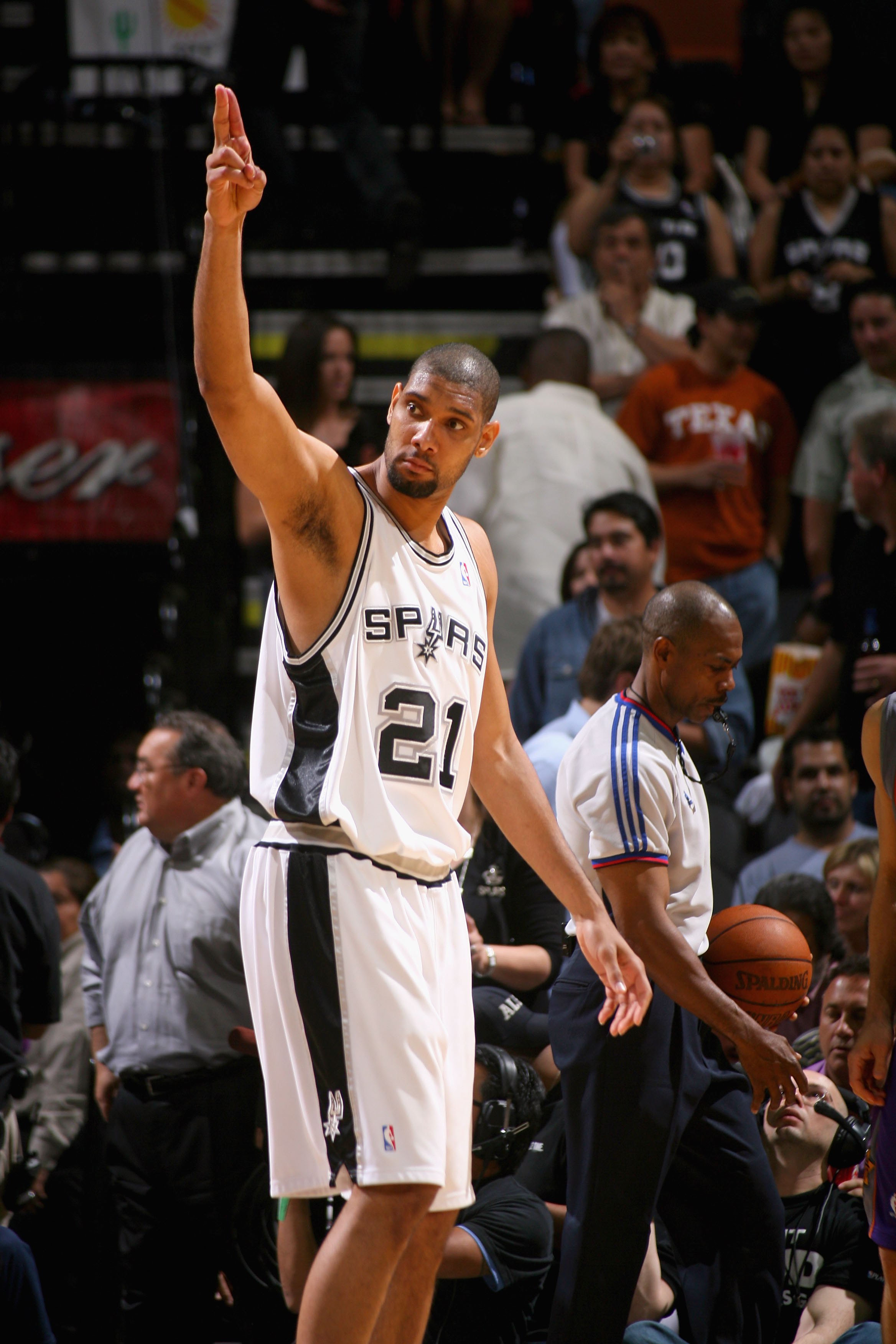 博尼：大胜是全队功劳；迪乌夫正在向所有人展示他的巨大价值（博尼：大胜属于团队；迪乌夫正向众人证明其巨大价值）