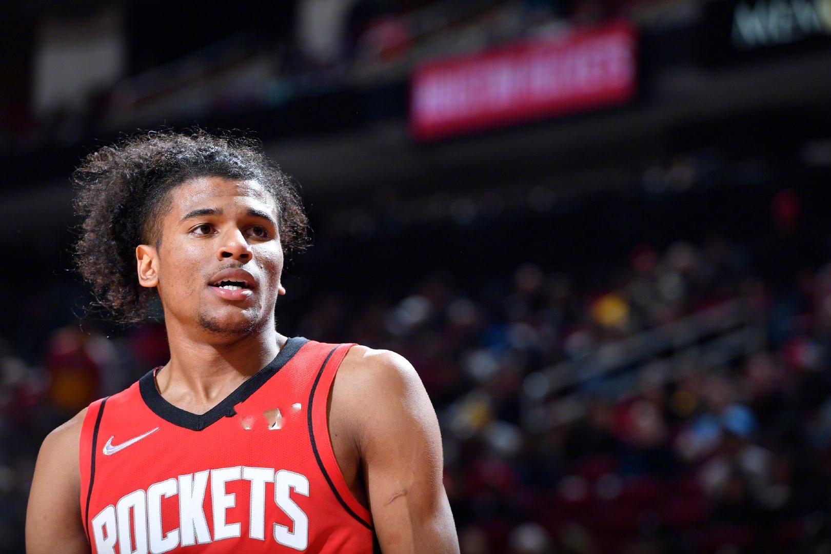 同位置球员差距明显（同位置球员实力差距显著）