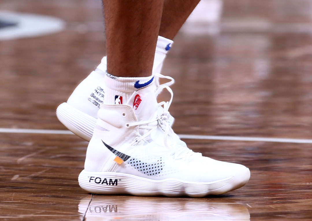 陈梦和黄子韬切磋乒乓球 黄子韬精准狙击陈梦笑点（陈梦与黄子韬乒乓过招 黄子韬精准拿捏陈梦笑点）