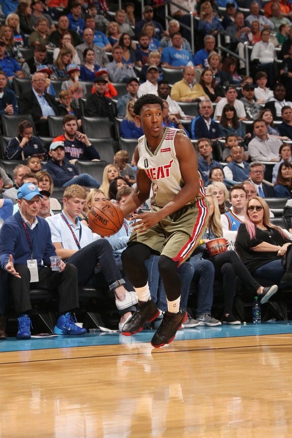 罗马3-1客胜克雷莫内塞登顶意甲，苏莱、埃文-弗格森、利马破门（罗马客场3-1击退克雷莫内塞登顶意甲榜首，苏莱、埃文-弗格森、利马相继建功）